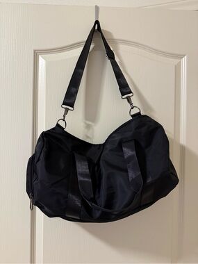 Classic Black Nylon Duffel Bag - Unbranded